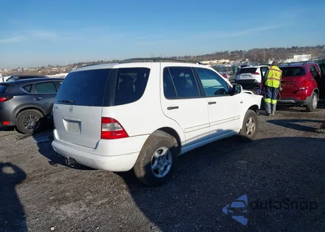 2000 Mercedes-Benz Ml 320 z USA, uszkodzony, nr VIN 4JGAB54EXYA153360